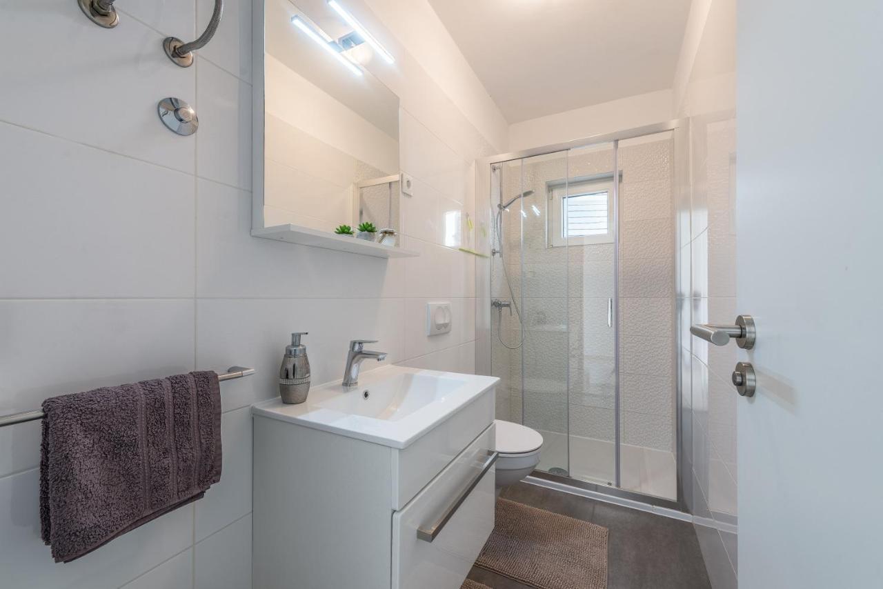 Holiday Home Bajlo Apartment With Three Bedrooms Zadar Exterior foto