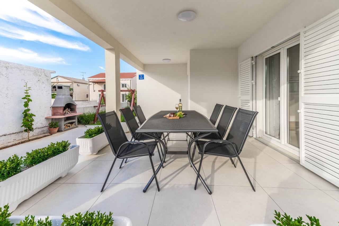 Holiday Home Bajlo Apartment With Three Bedrooms Zadar Exterior foto