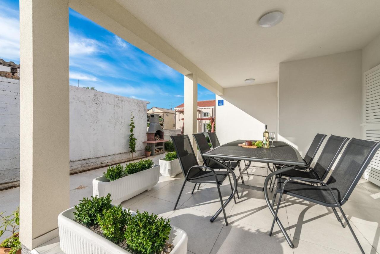 Holiday Home Bajlo Apartment With Three Bedrooms Zadar Exterior foto